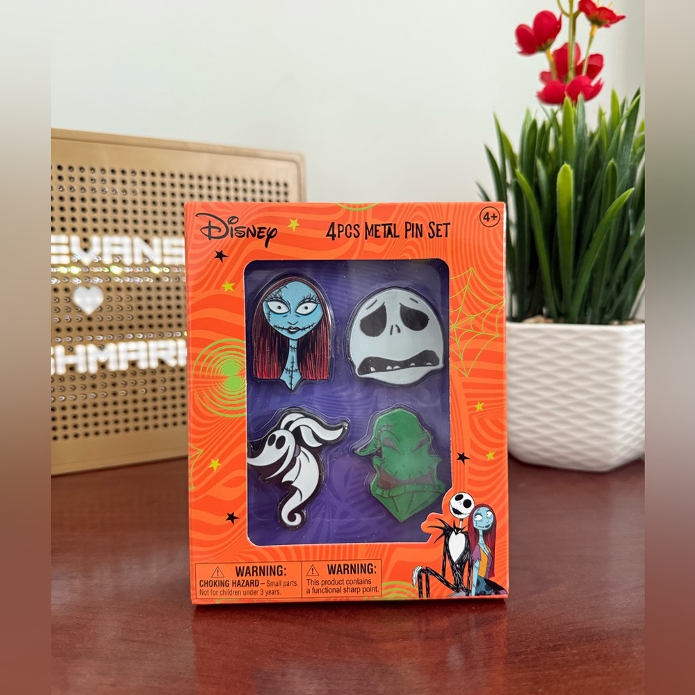 New The Nightmare before Christmas 4pc Metal Pin set